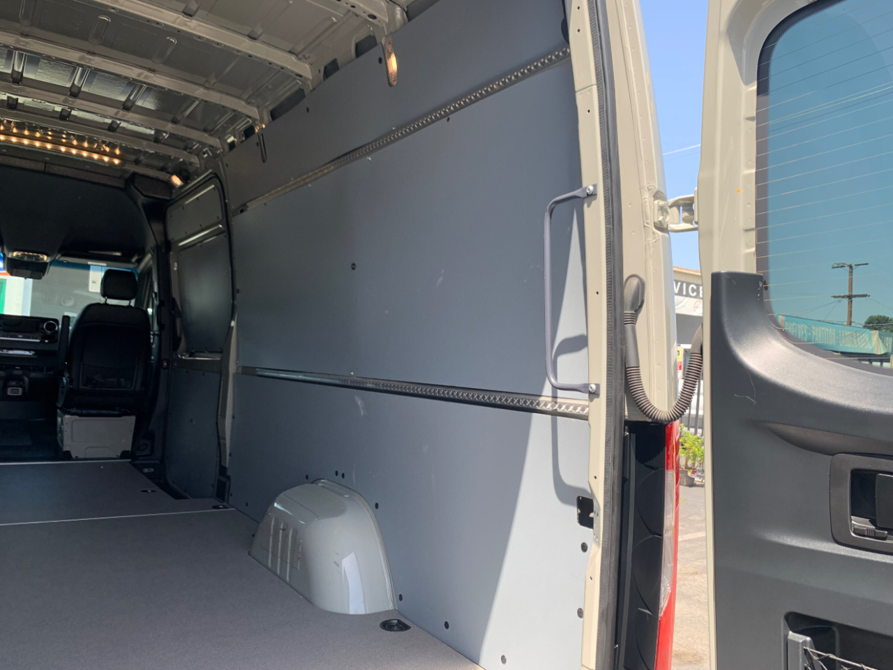 Mercedes-Benz Sprinter Van 2500 High Roof V6 170" RWD 2022