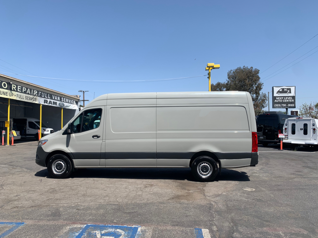 Mercedes-Benz Sprinter Van 2500 High Roof V6 170" RWD 2022