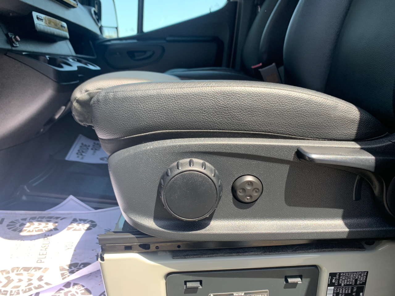 Mercedes-Benz Sprinter Van 2500 High Roof V6 170" RWD 2022