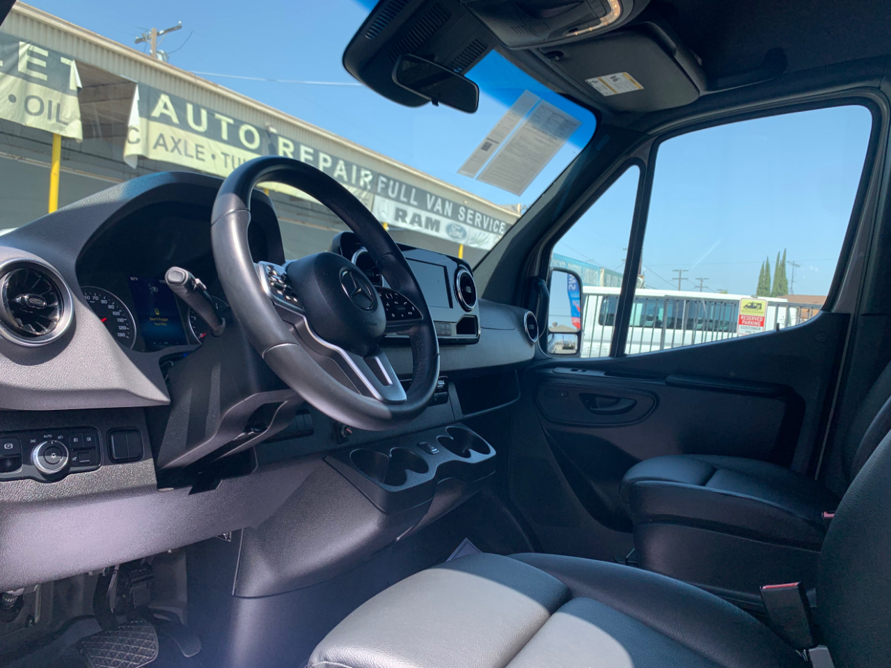 Mercedes-Benz Sprinter Van 2500 High Roof V6 170" RWD 2022