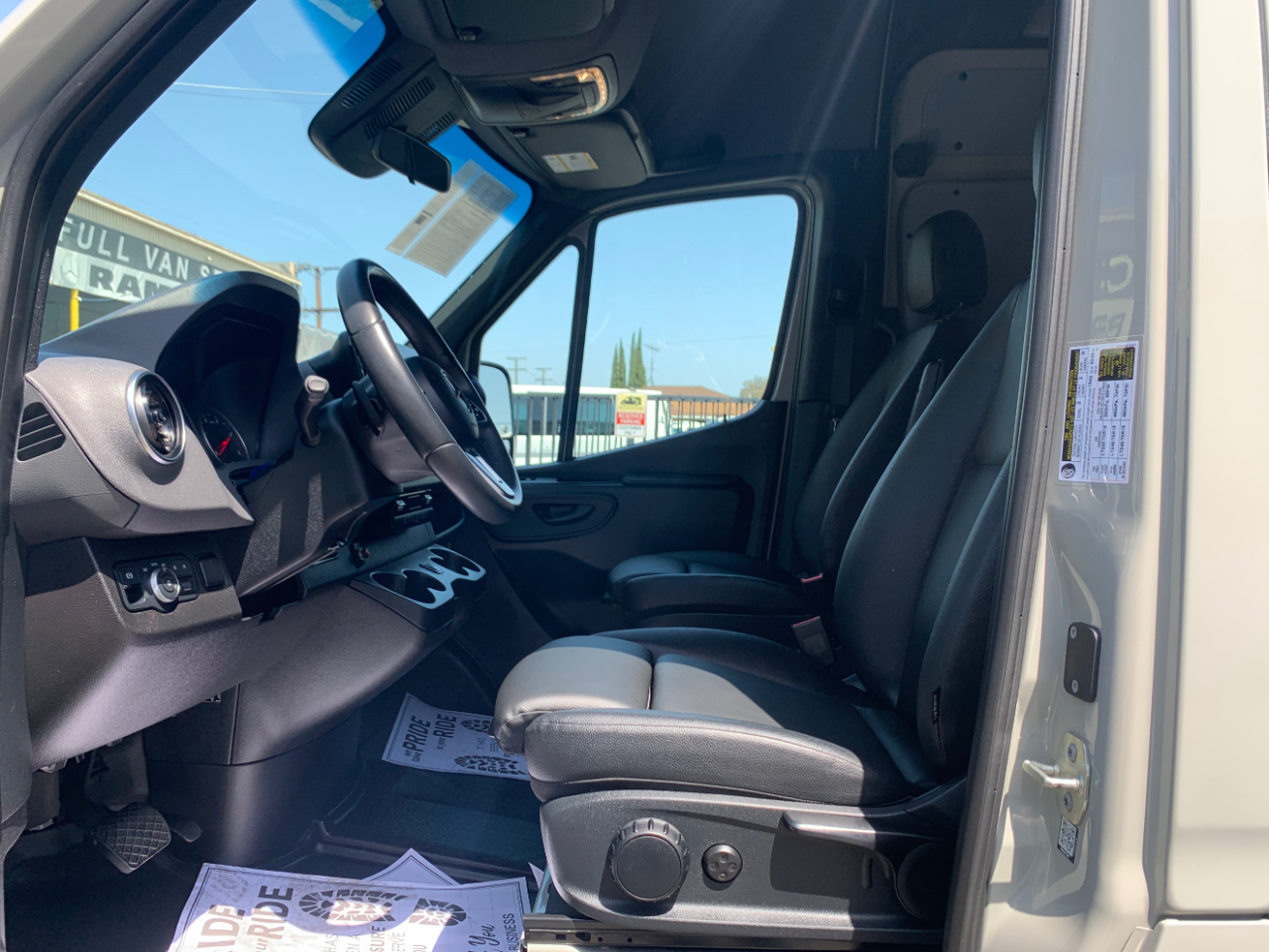 Mercedes-Benz Sprinter Van 2500 High Roof V6 170" RWD 2022