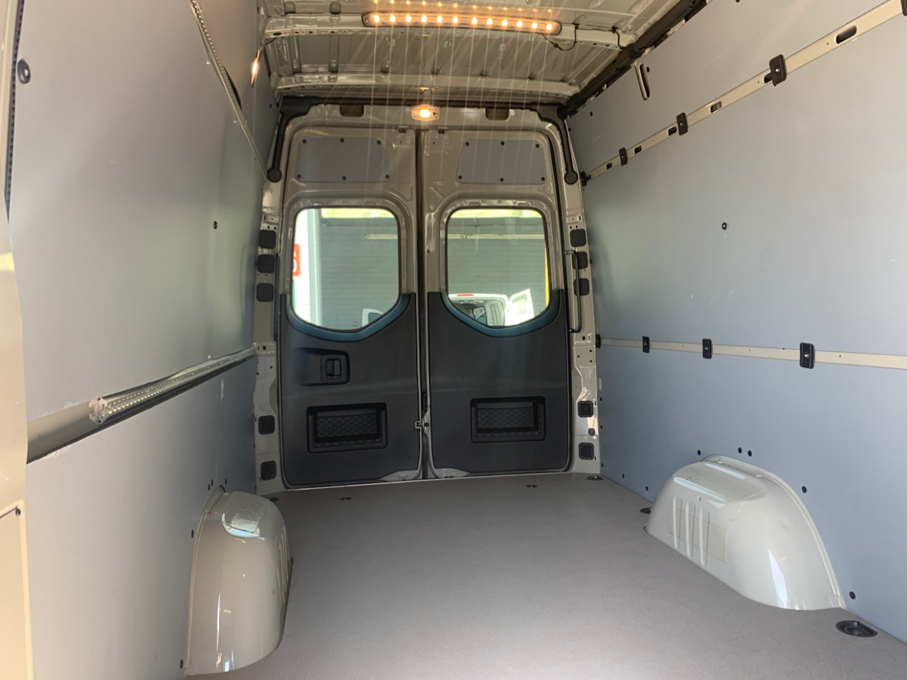 Mercedes-Benz Sprinter Van 2500 High Roof V6 170" RWD 2022