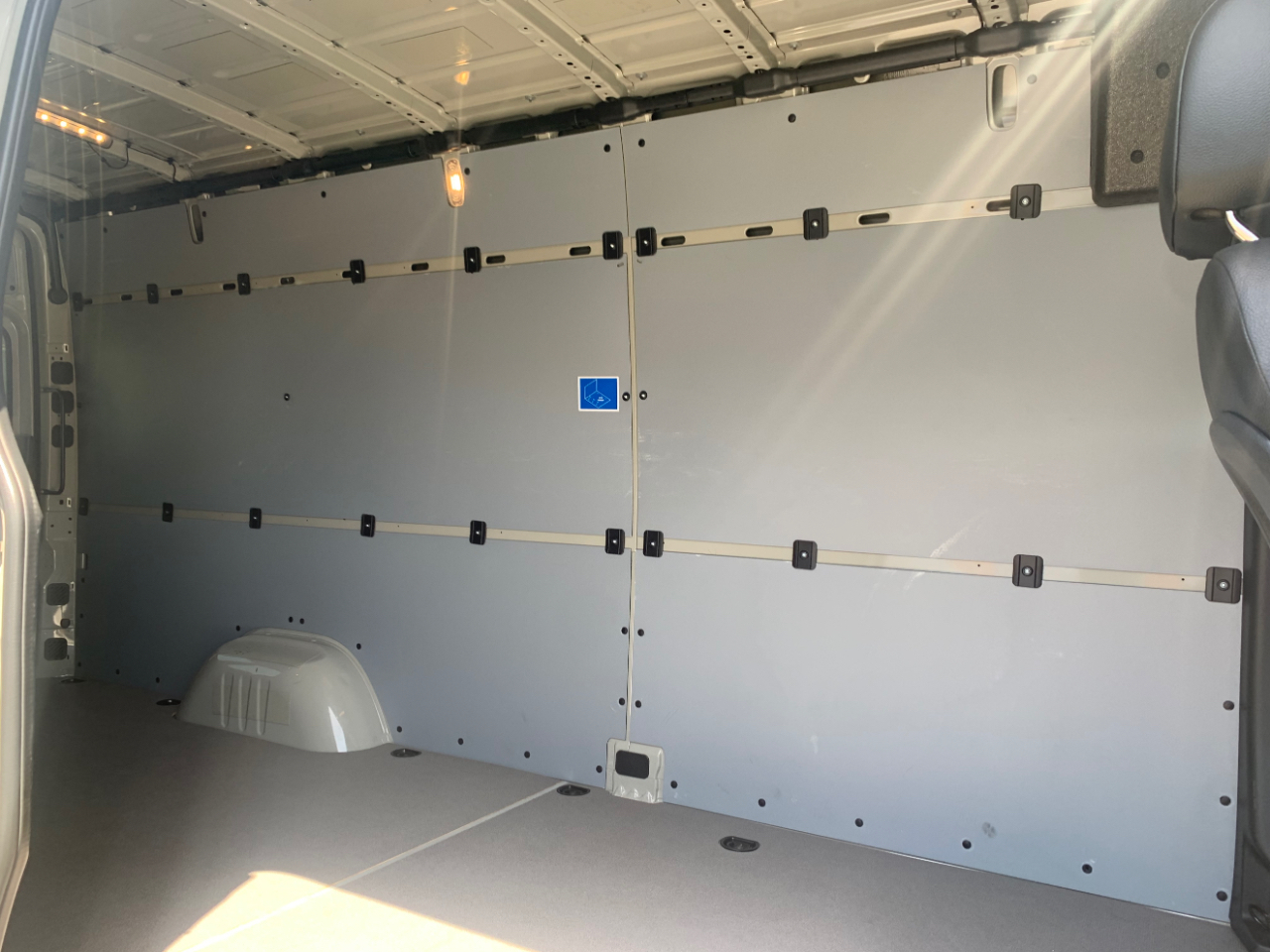 Mercedes-Benz Sprinter Van 2500 High Roof V6 170" RWD 2022