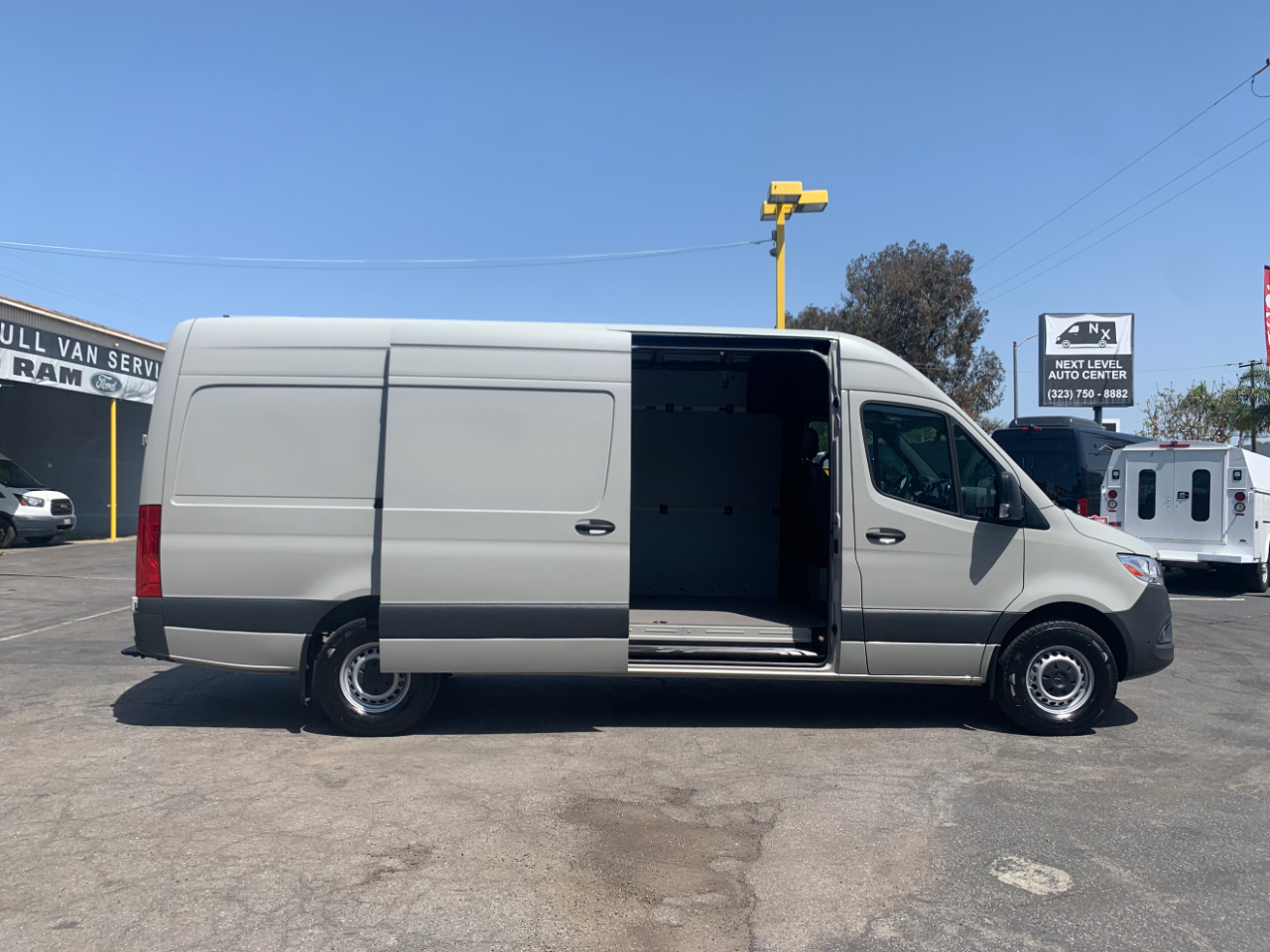 Mercedes-Benz Sprinter Van 2500 High Roof V6 170" RWD 2022