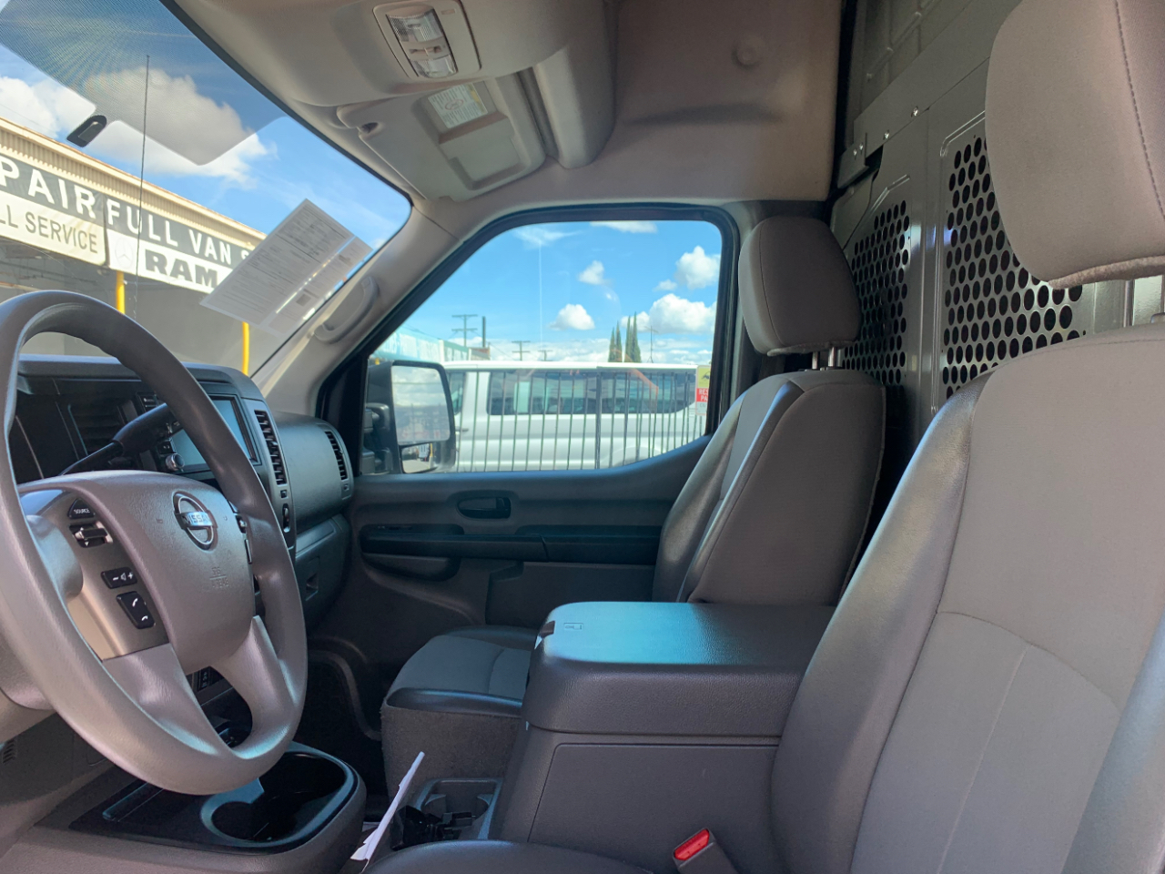 Nissan NV Cargo NV2500 HD High Roof V8 SV 2019