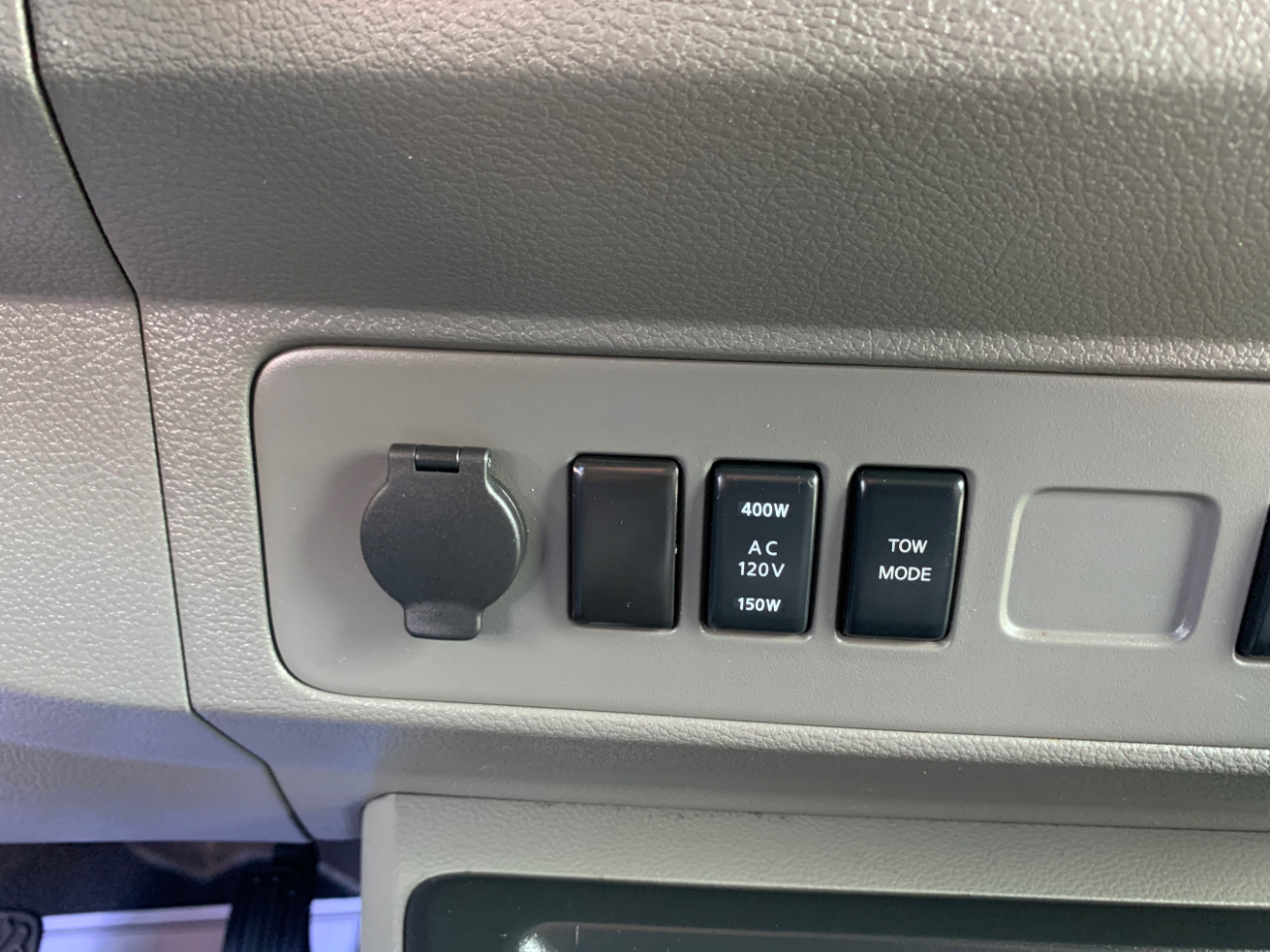 Nissan NV Cargo NV2500 HD High Roof V8 SV 2019