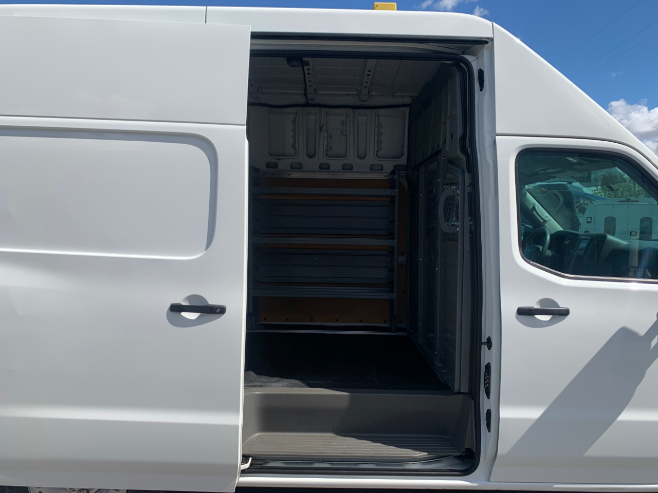Nissan NV Cargo NV2500 HD High Roof V8 SV 2019