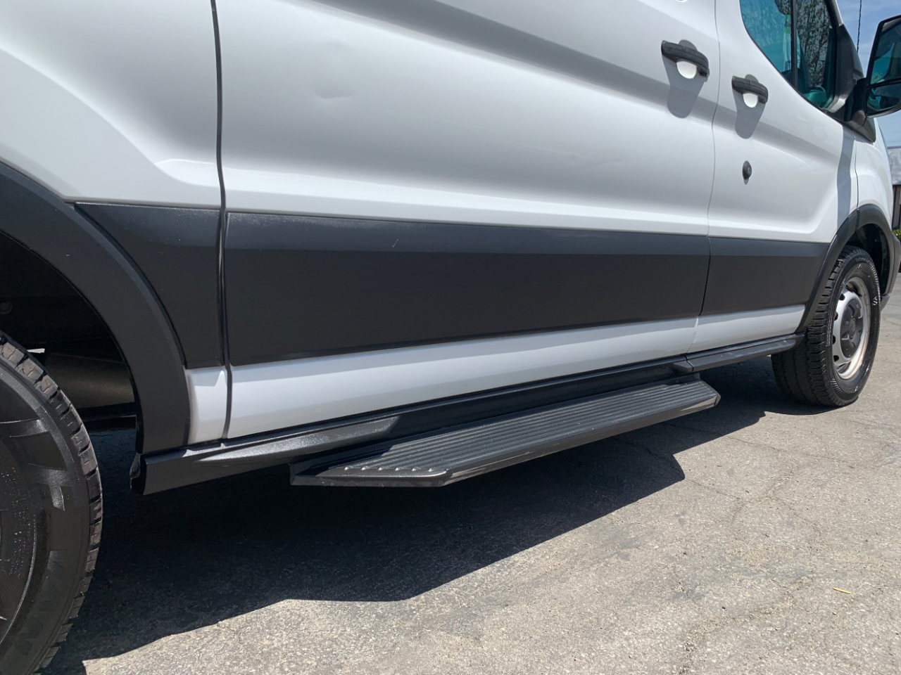 Ford Transit Passenger Wagon T-150 130" Med Roof XLT Sliding RH Dr 2019