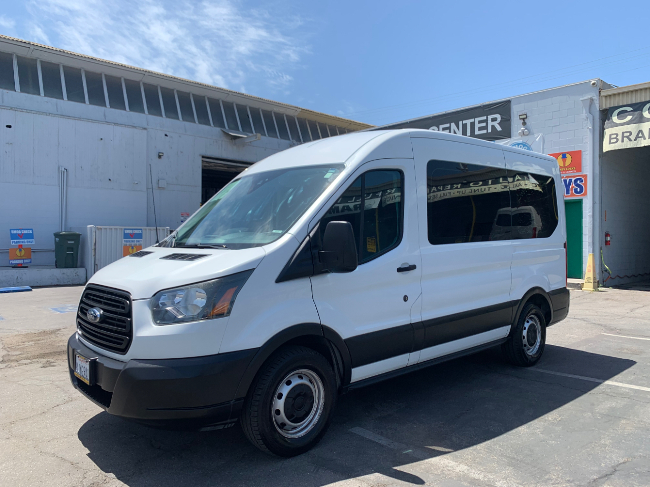Ford Transit Passenger Wagon T-150 130" Med Roof XLT Sliding RH Dr 2019