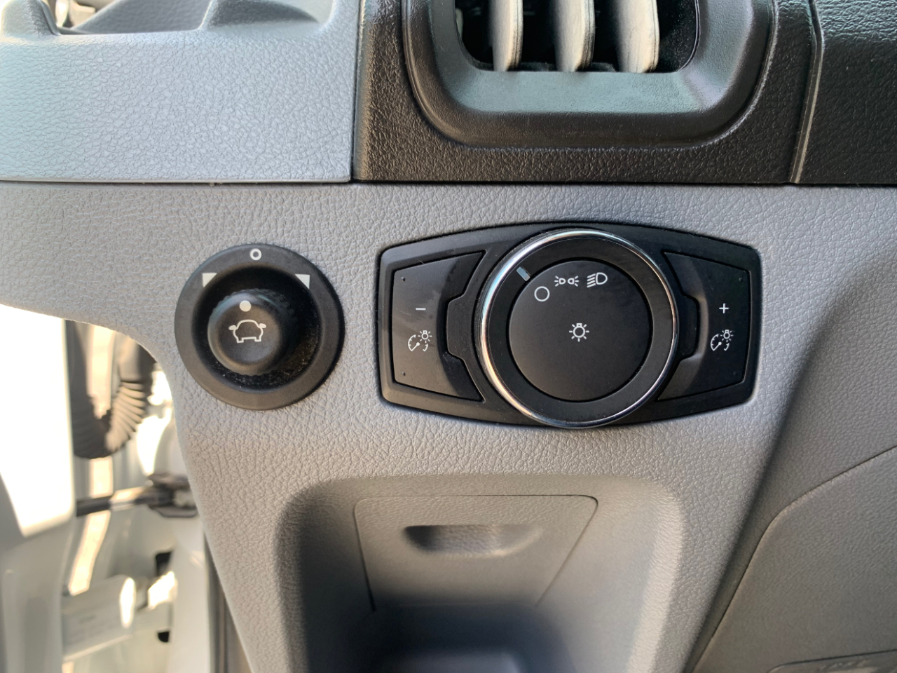 Ford Transit Passenger Wagon T-150 130" Med Roof XLT Sliding RH Dr 2019