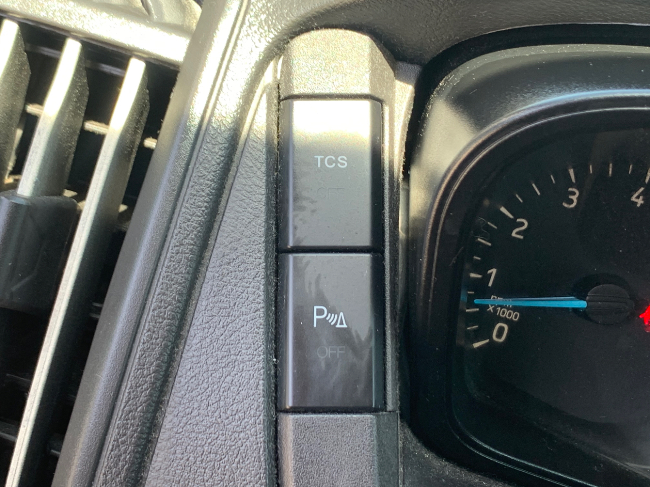 Ford Transit Passenger Wagon T-150 130" Med Roof XLT Sliding RH Dr 2019