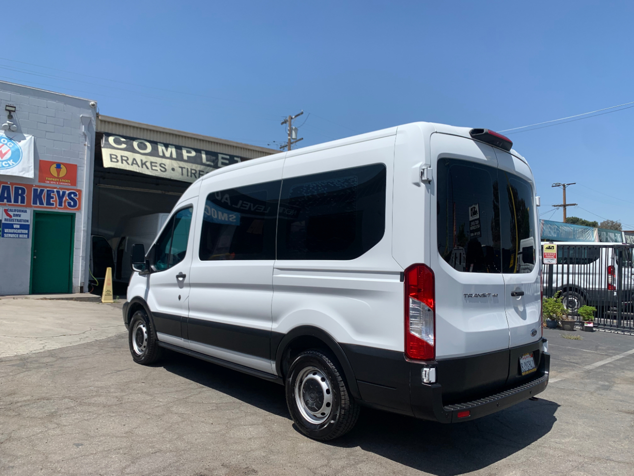 Ford Transit Passenger Wagon T-150 130" Med Roof XLT Sliding RH Dr 2019