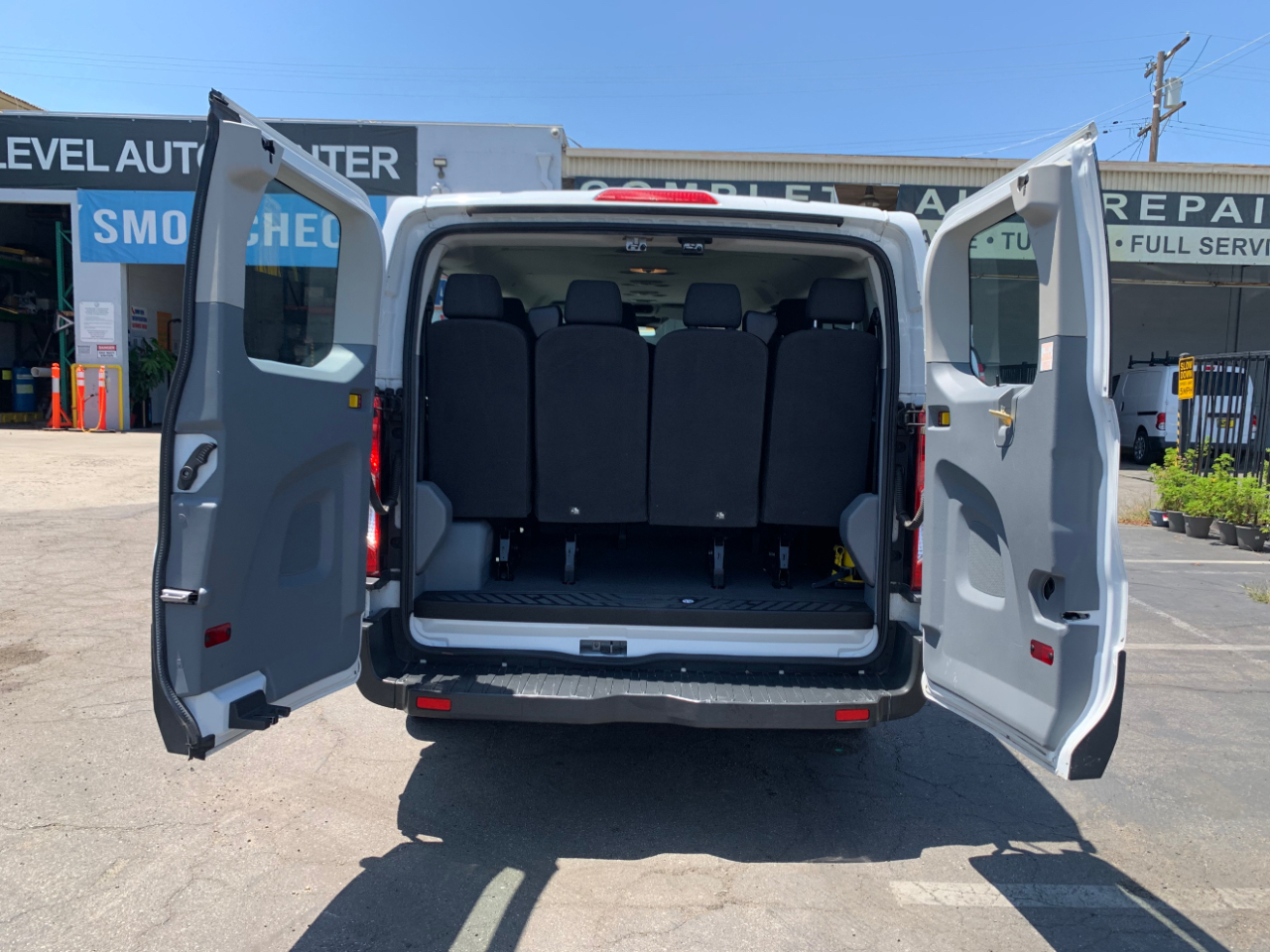 Ford Transit Passenger Wagon T-350 148" Low Roof XLT Swing-Out RH Dr 2018
