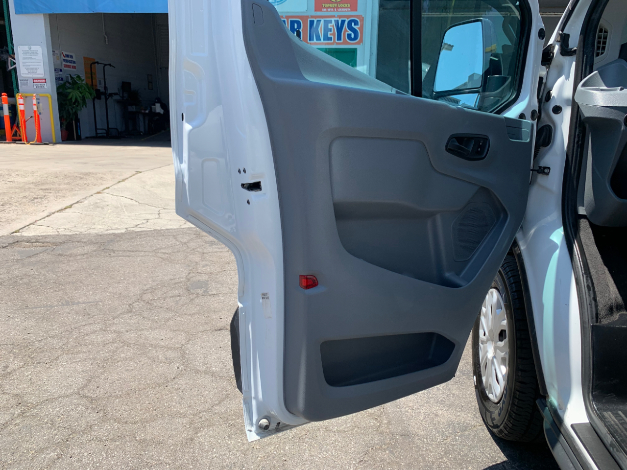 Ford Transit Passenger Wagon T-350 148" Low Roof XLT Swing-Out RH Dr 2018