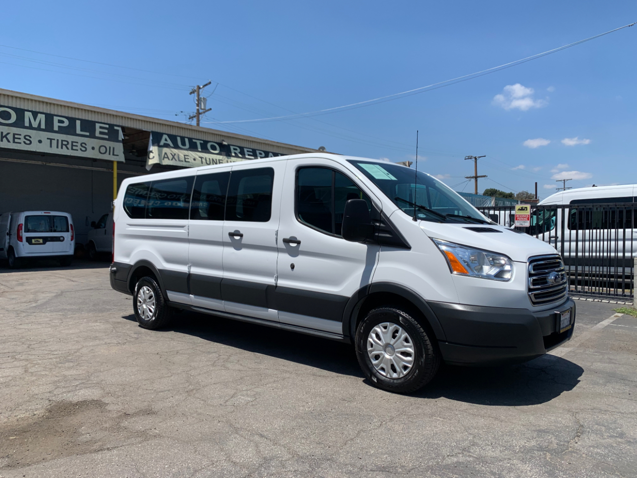 Ford Transit Passenger Wagon T-350 148" Low Roof XLT Swing-Out RH Dr 2018
