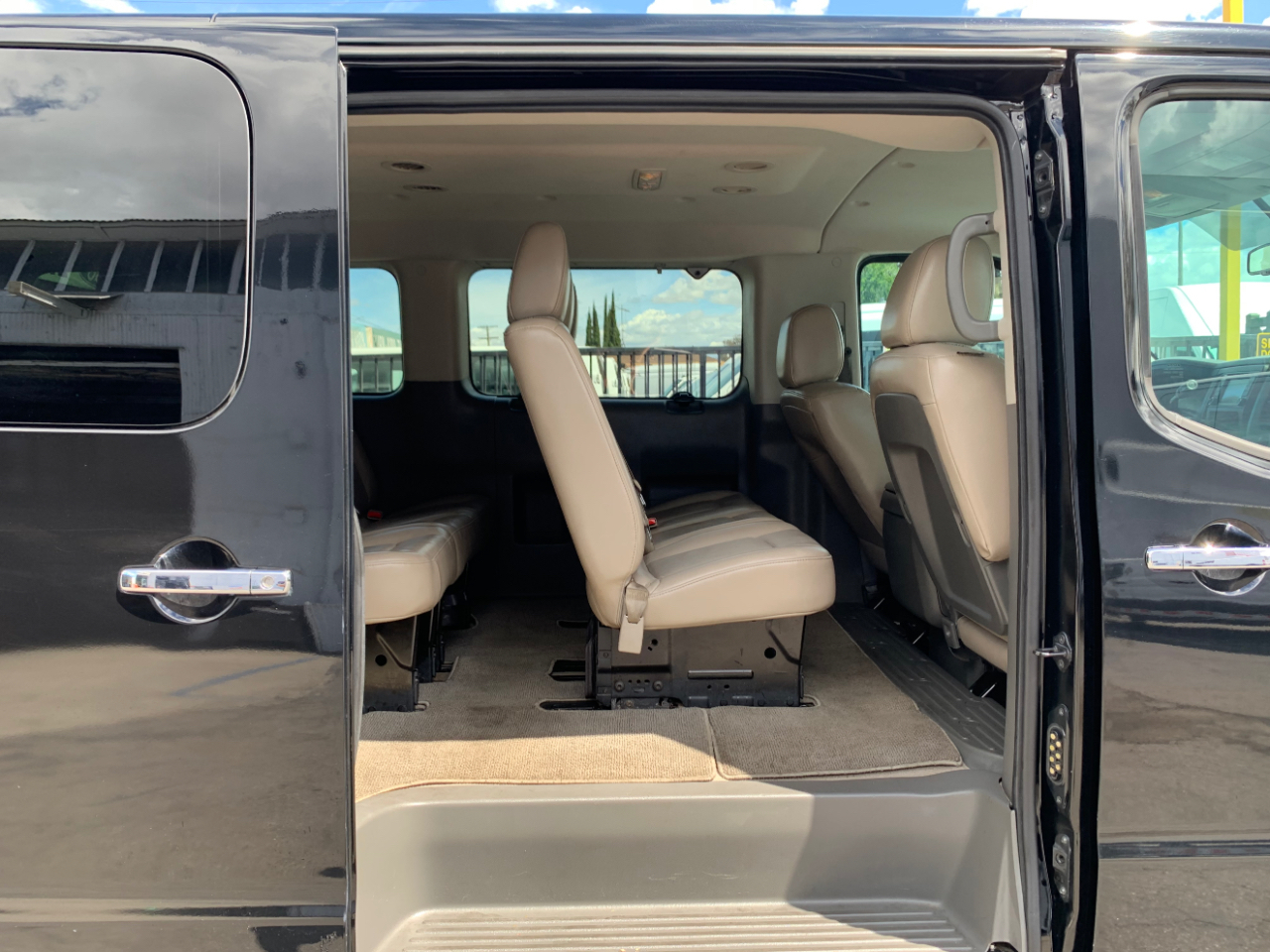 Nissan NV Passenger NV3500 HD SL V8 2019
