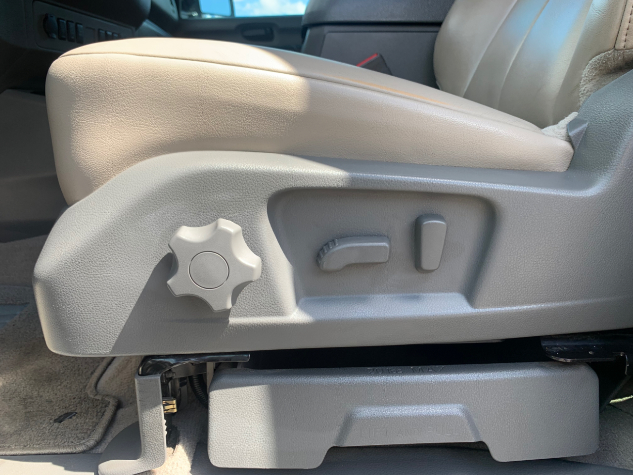 Nissan NV Passenger NV3500 HD SL V8 2019