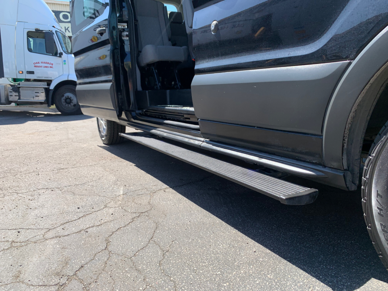 Ford Transit Passenger Wagon T-350 148" Med Roof XLT Sliding RH Dr 2018