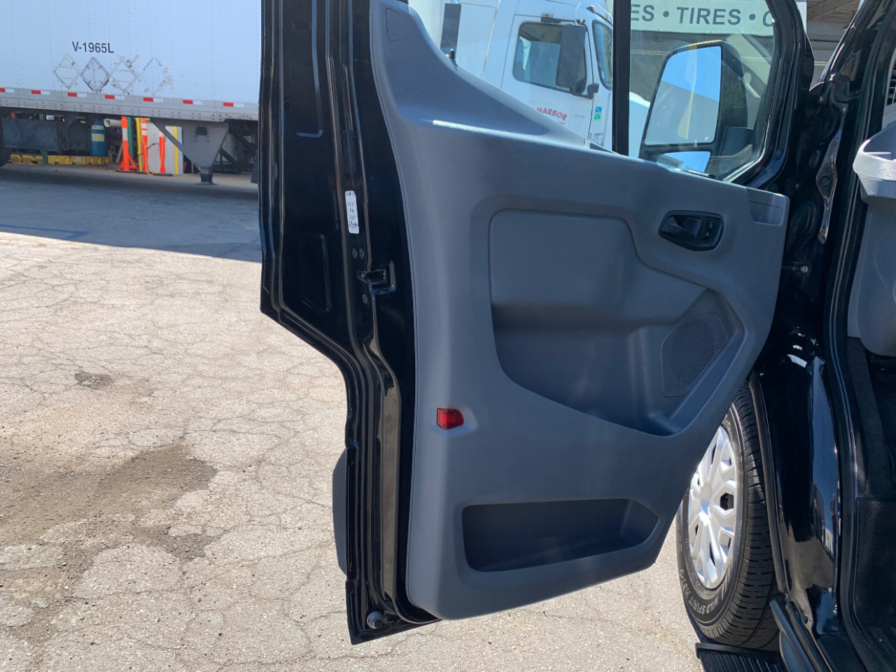 Ford Transit Passenger Wagon T-350 148" Med Roof XLT Sliding RH Dr 2018
