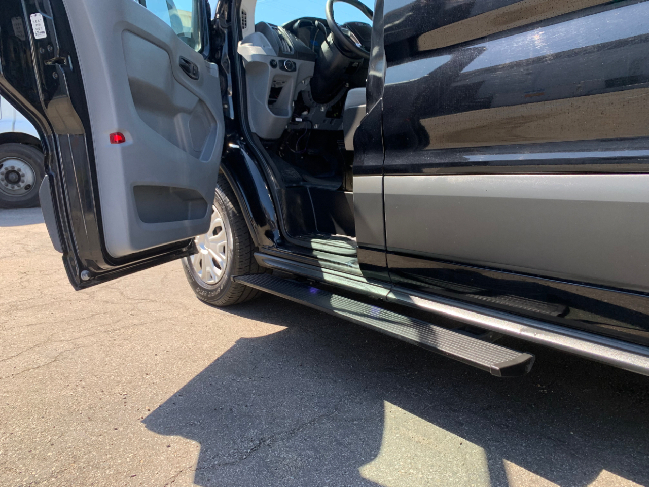 Ford Transit Passenger Wagon T-350 148" Med Roof XLT Sliding RH Dr 2018