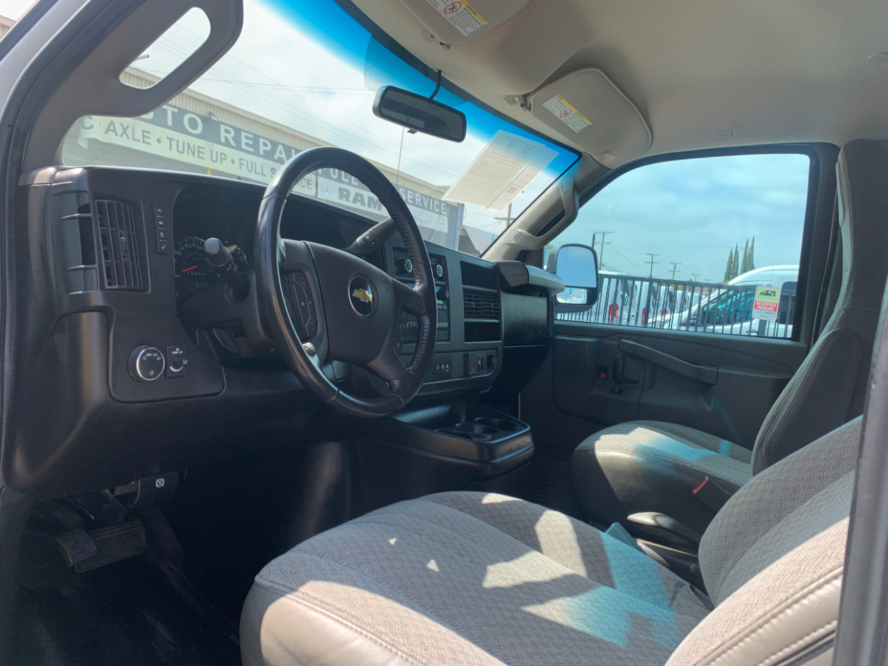 Chevrolet Express Cargo Van RWD 3500 135" 2022