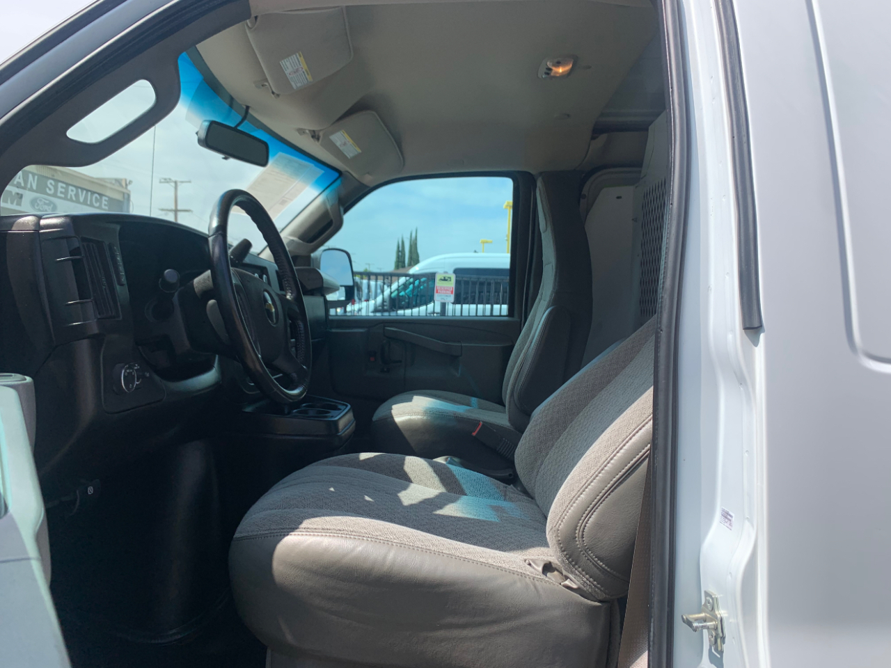 Chevrolet Express Cargo Van RWD 3500 135" 2022