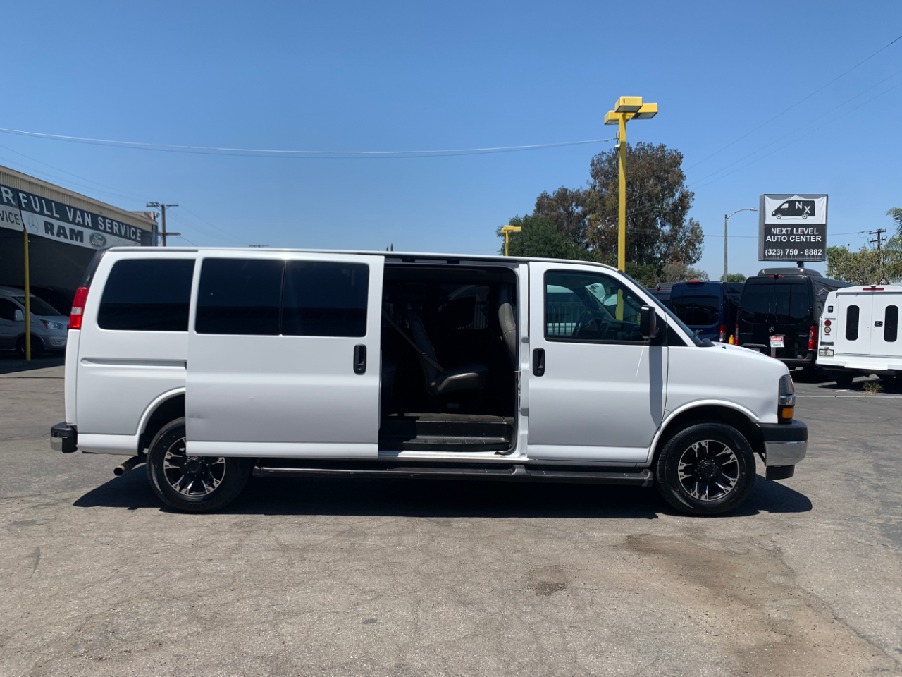 Chevrolet Express Passenger RWD 3500 155" LT 2019