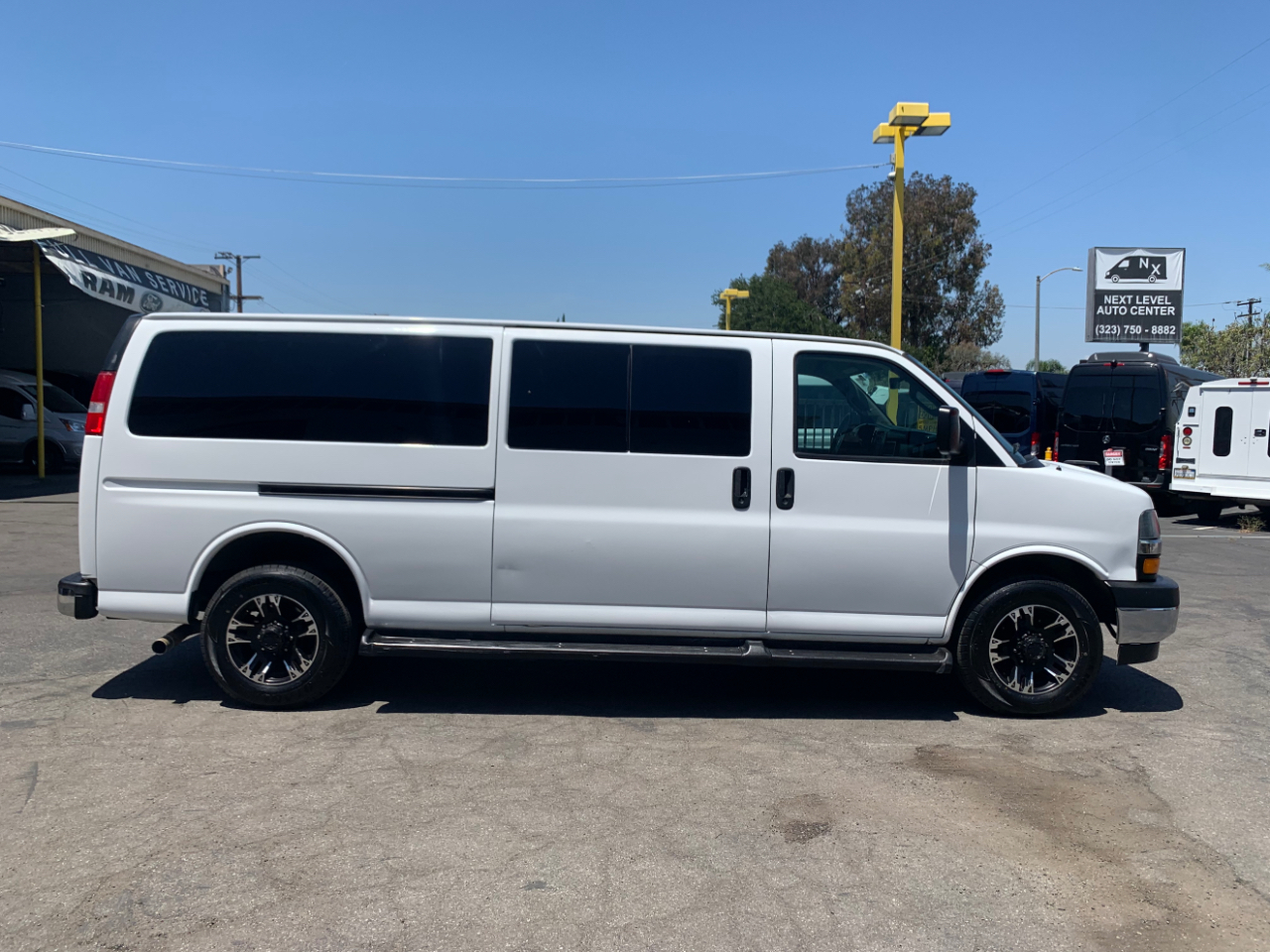 Chevrolet Express Passenger RWD 3500 155" LT 2019