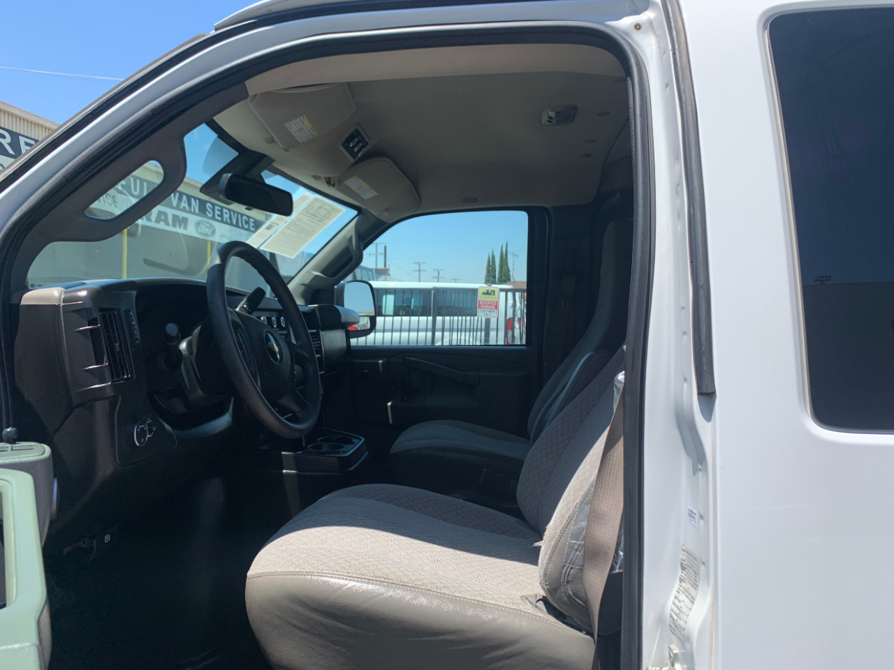 Chevrolet Express Passenger RWD 3500 155" LT 2019
