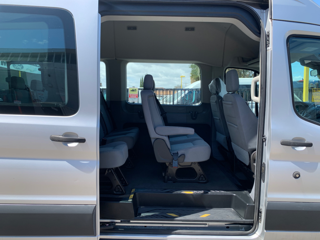 Ford Transit Wagon T-350 148" EL High Roof XLT Sliding RH Dr DRW 2017