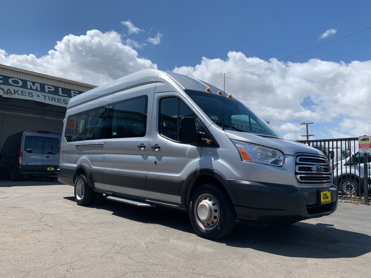 Ford Transit Wagon T-350 148" EL High Roof XLT Sliding RH Dr DRW 2017