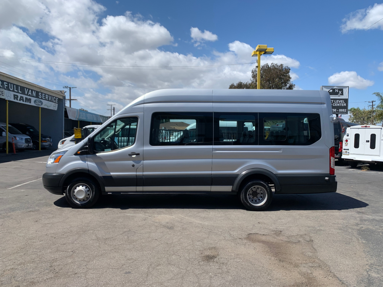 Ford Transit Wagon T-350 148" EL High Roof XLT Sliding RH Dr DRW 2017