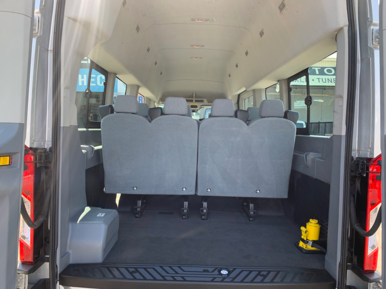 Ford Transit Wagon T-350 148" EL High Roof XLT Sliding RH Dr DRW 2017