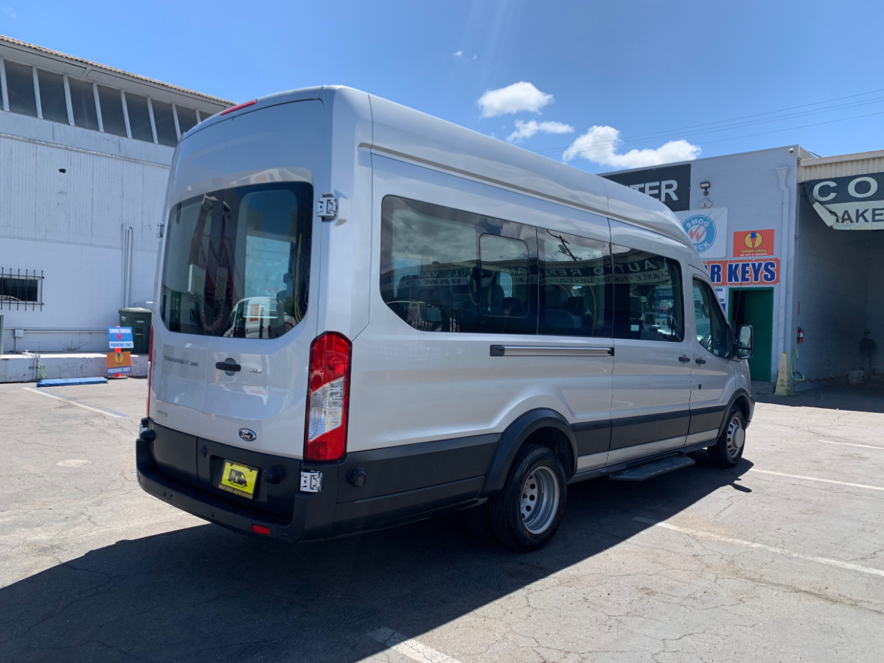Ford Transit Wagon T-350 148" EL High Roof XLT Sliding RH Dr DRW 2017