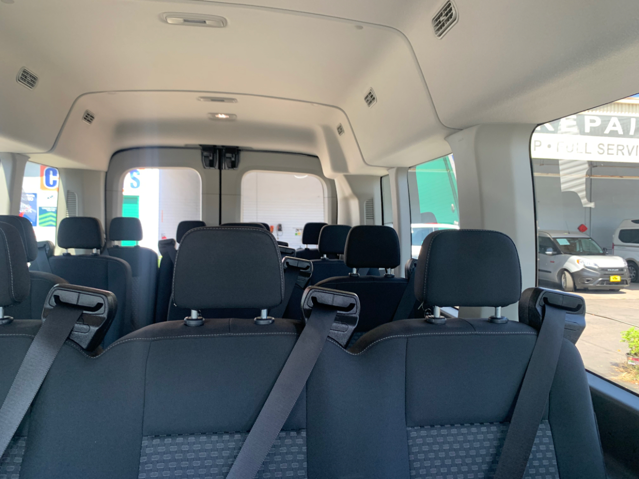 Ford Transit Passenger Wagon T-350 148" Med Roof XLT RWD 2022