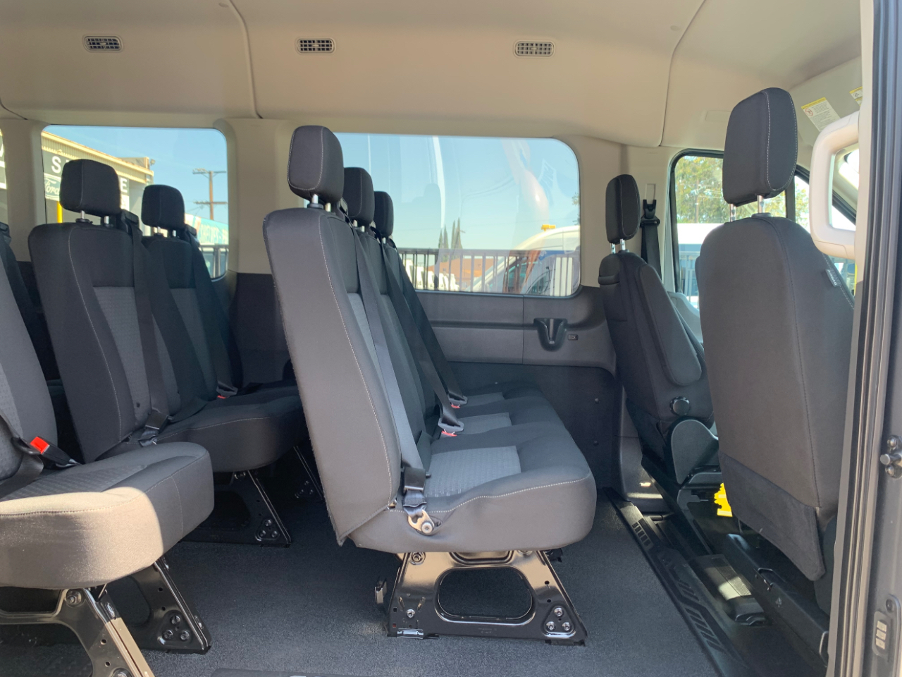 Ford Transit Passenger Wagon T-350 148" Med Roof XLT RWD 2022