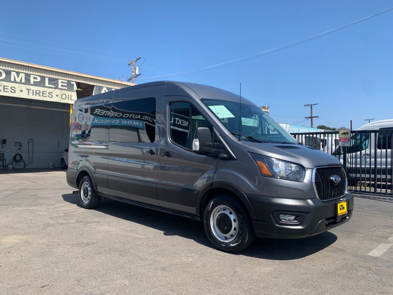 Ford Transit Passenger Wagon T-350 148" Med Roof XLT RWD 2022