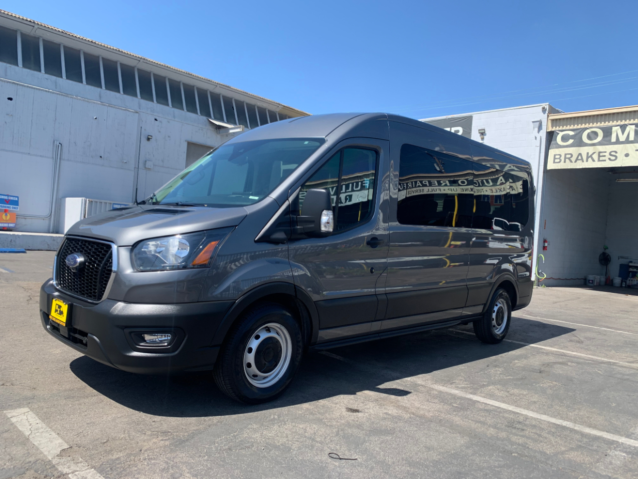 Ford Transit Passenger Wagon T-350 148" Med Roof XLT RWD 2022