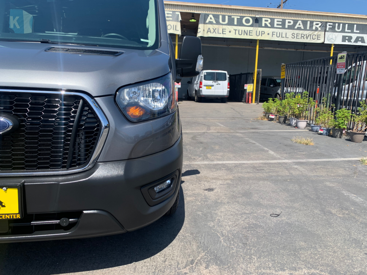 Ford Transit Passenger Wagon T-350 148" Med Roof XLT RWD 2022