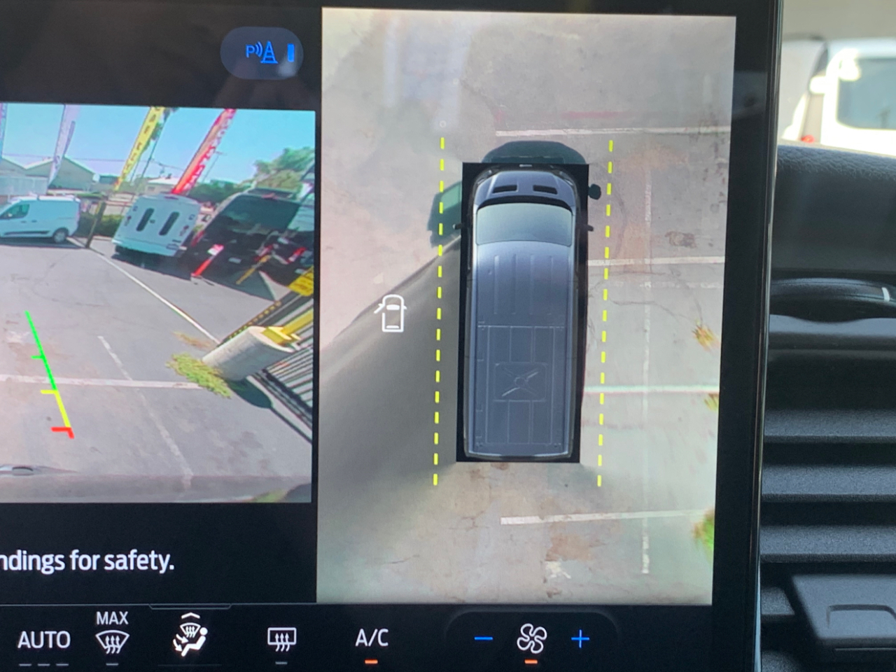 Ford Transit Passenger Wagon T-350 148" Med Roof XLT RWD 2022