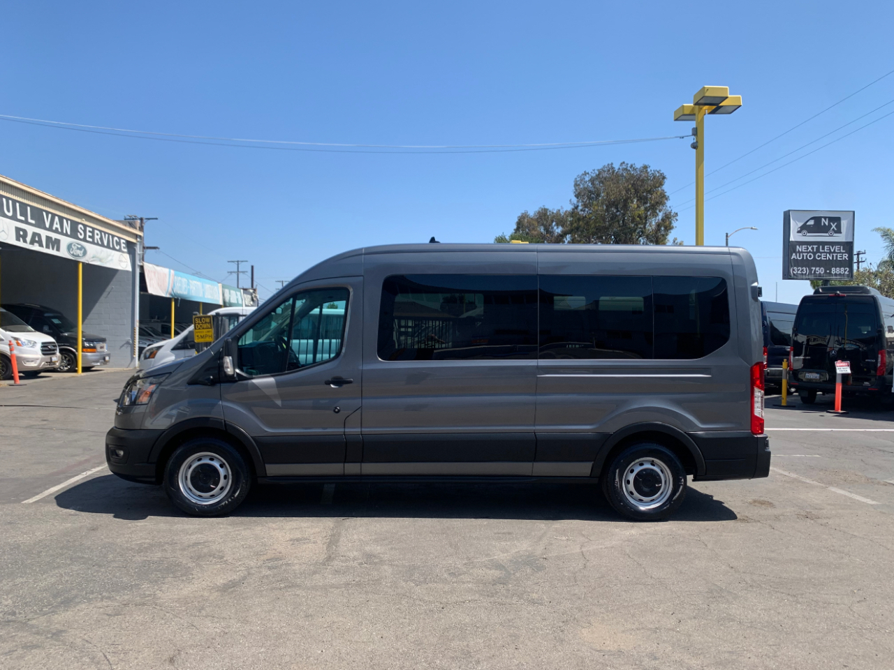 Ford Transit Passenger Wagon T-350 148" Med Roof XLT RWD 2022