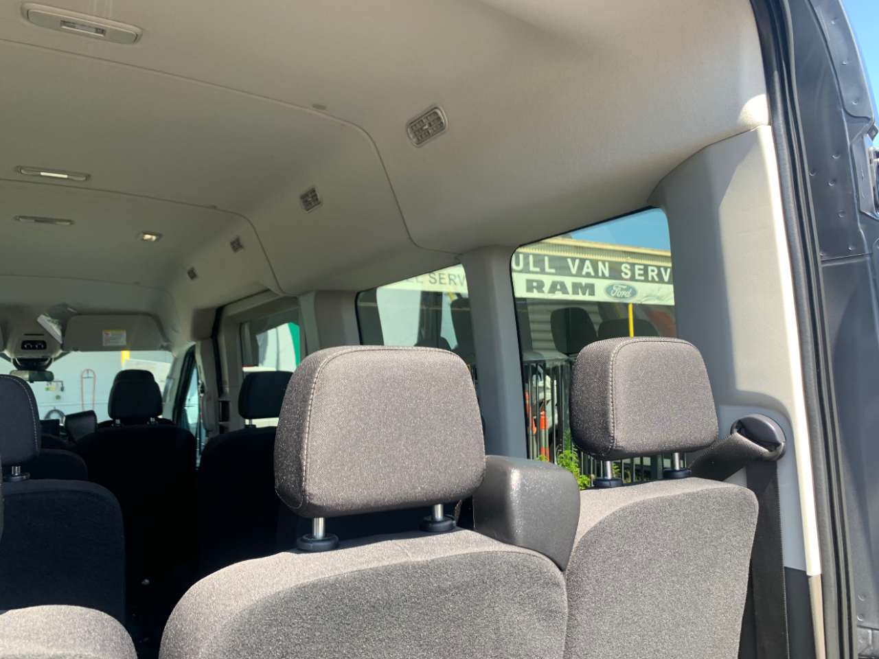 Ford Transit Passenger Wagon T-350 148" Med Roof XLT RWD 2022