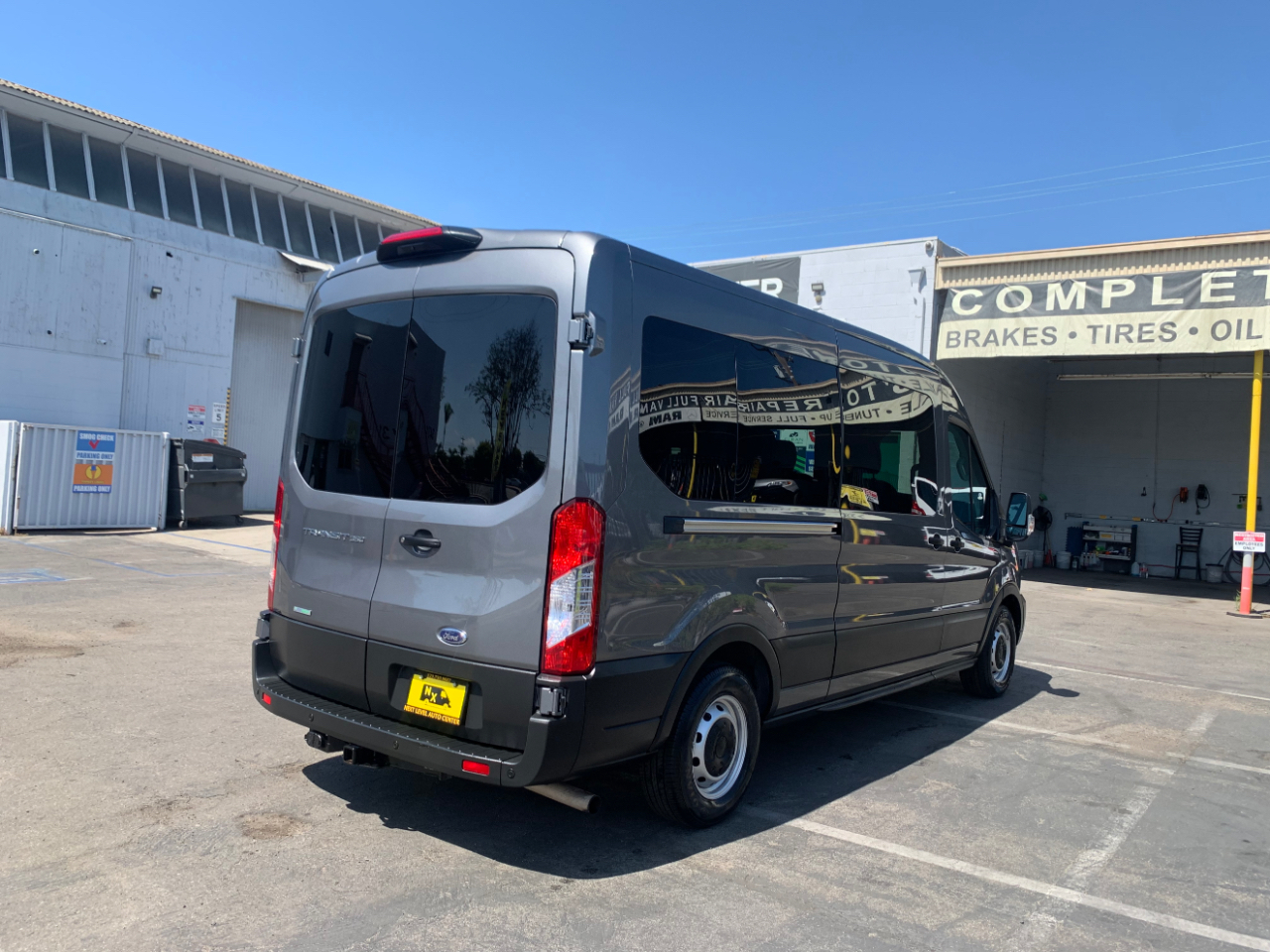 Ford Transit Passenger Wagon T-350 148" Med Roof XLT RWD 2022