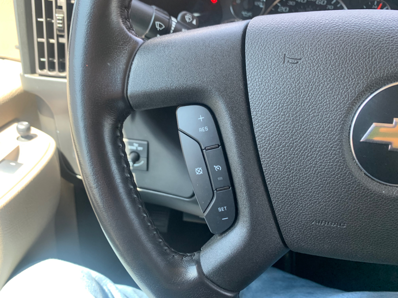 Chevrolet Express Cargo Van RWD 2500 135" 2023