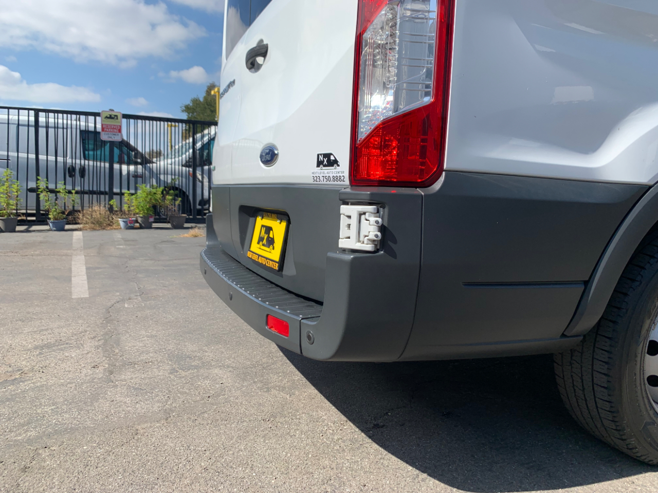 Ford Transit Passenger Wagon T-150 130" Med Roof XL Sliding RH Dr 2018