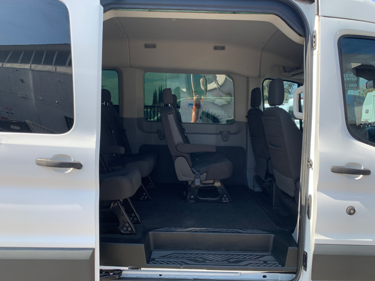 Ford Transit Passenger Wagon T-150 130" Med Roof XL Sliding RH Dr 2018