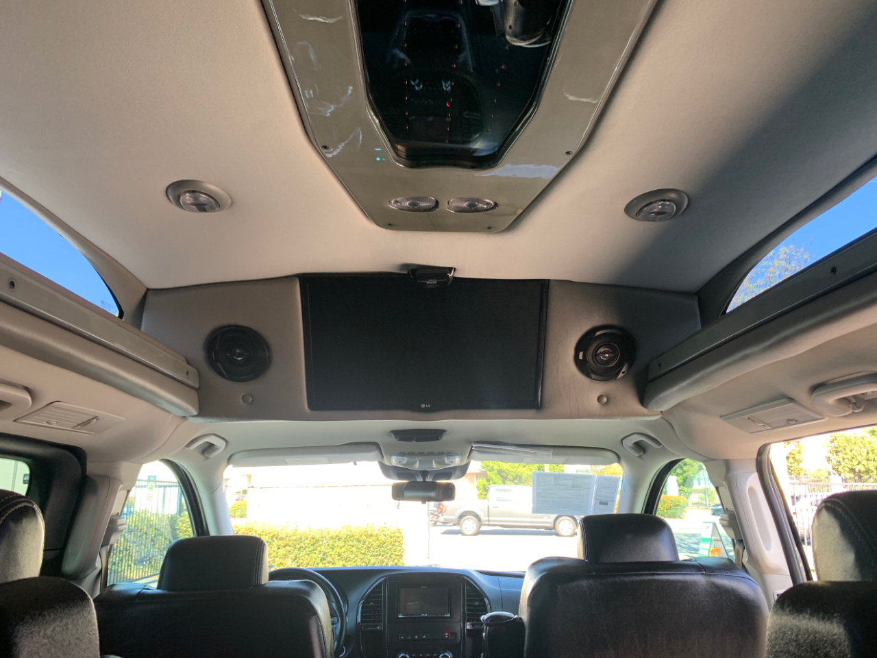 Mercedes-Benz Metris Passenger Van Standard Roof 126" Wheelbase 2018