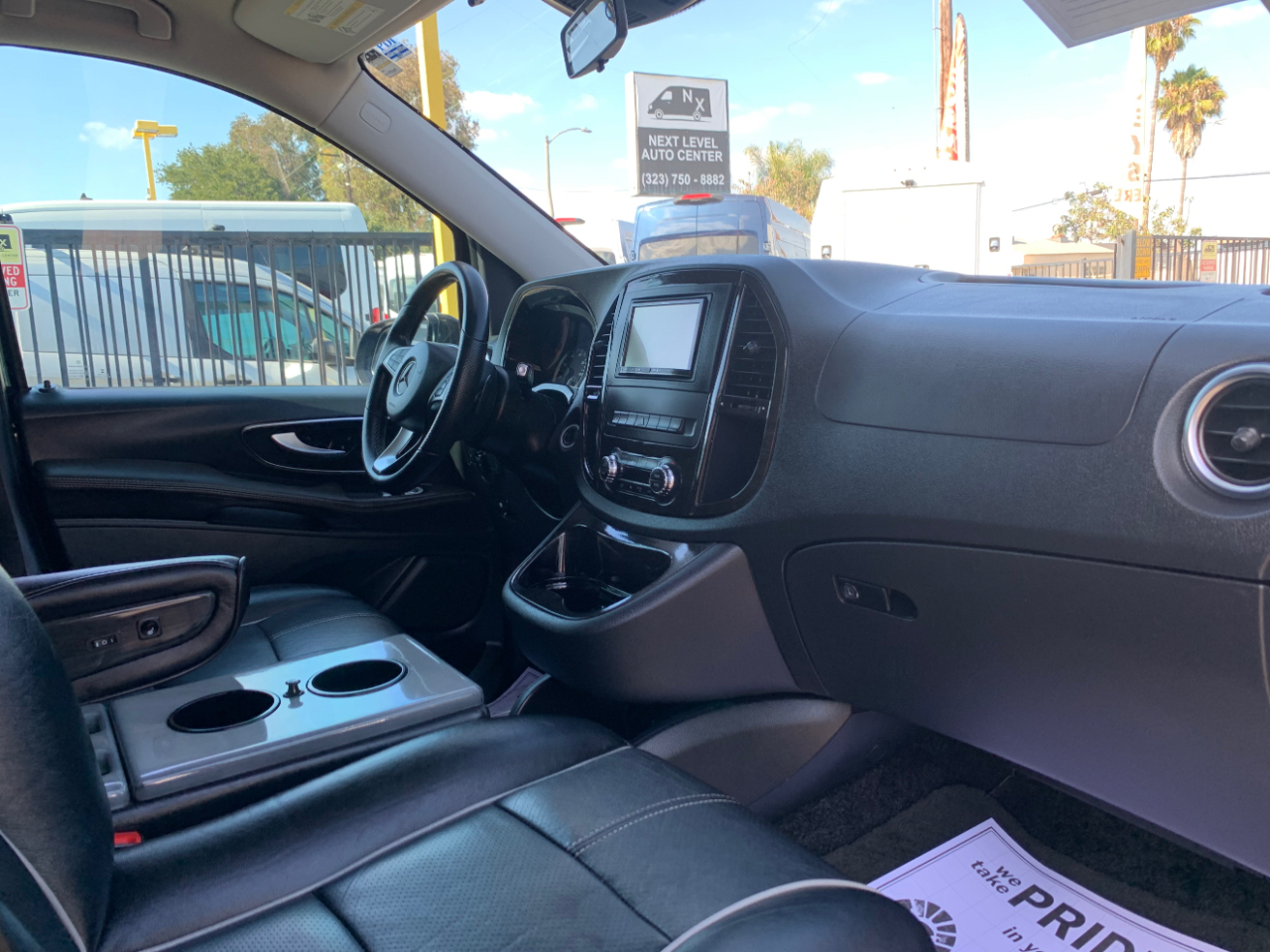Mercedes-Benz Metris Passenger Van Standard Roof 126" Wheelbase 2018