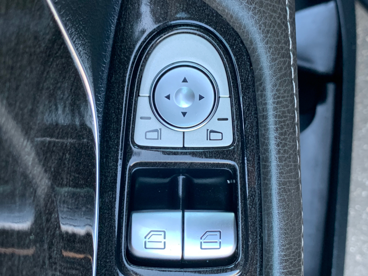 Mercedes-Benz Metris Passenger Van Standard Roof 126" Wheelbase 2018