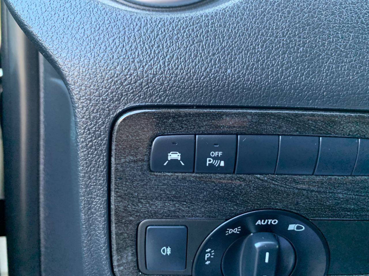Mercedes-Benz Metris Passenger Van Standard Roof 126" Wheelbase 2018